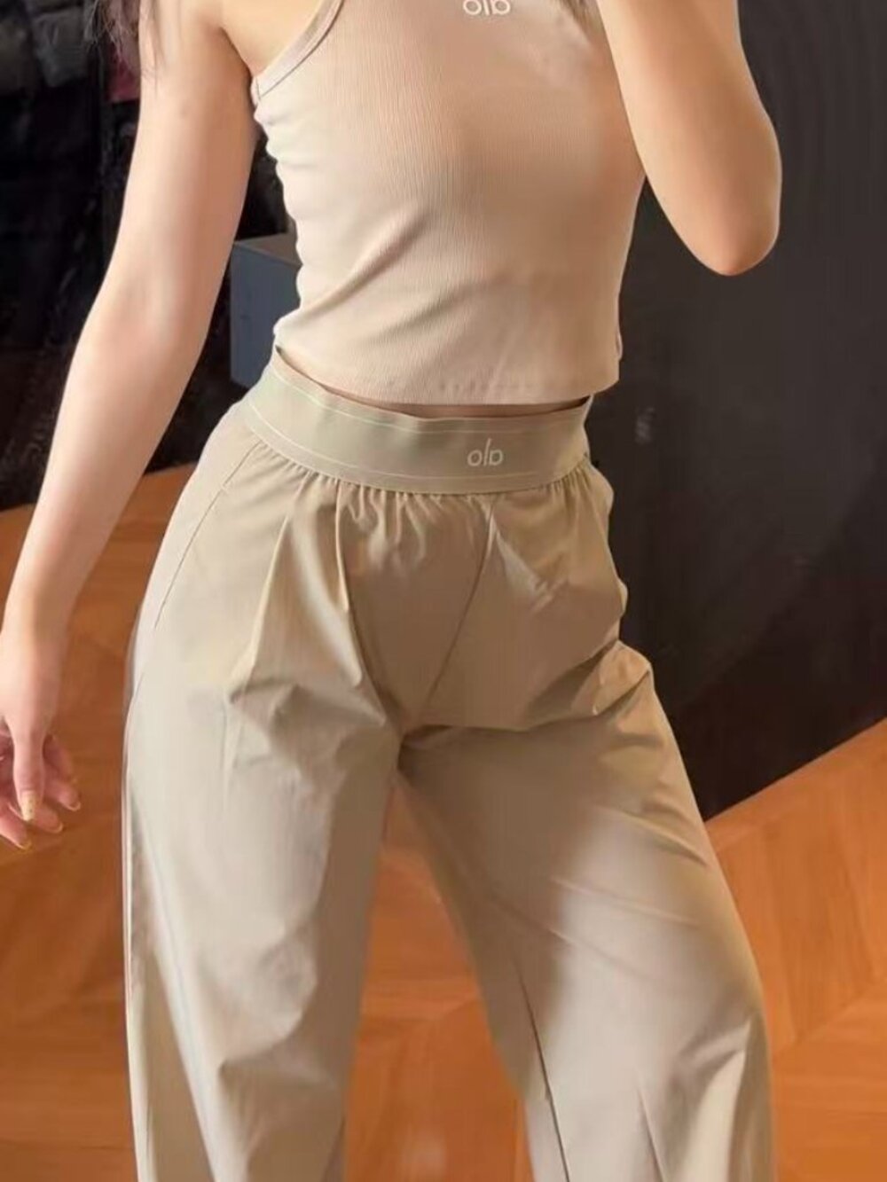 NWT💼😀ALO Yoga Suit Up Trouser Gravel | Office Chic Wide Leg Pants (Regular) - Picture 8 of 9